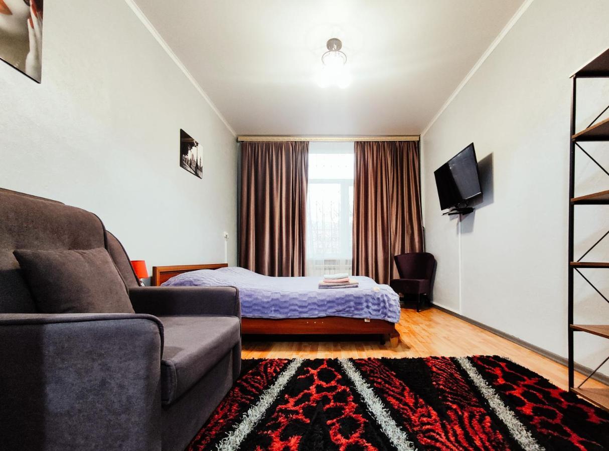 Nadezhda Apartments On Abylay Khan Ave 121 Alma-Ata Buitenkant foto