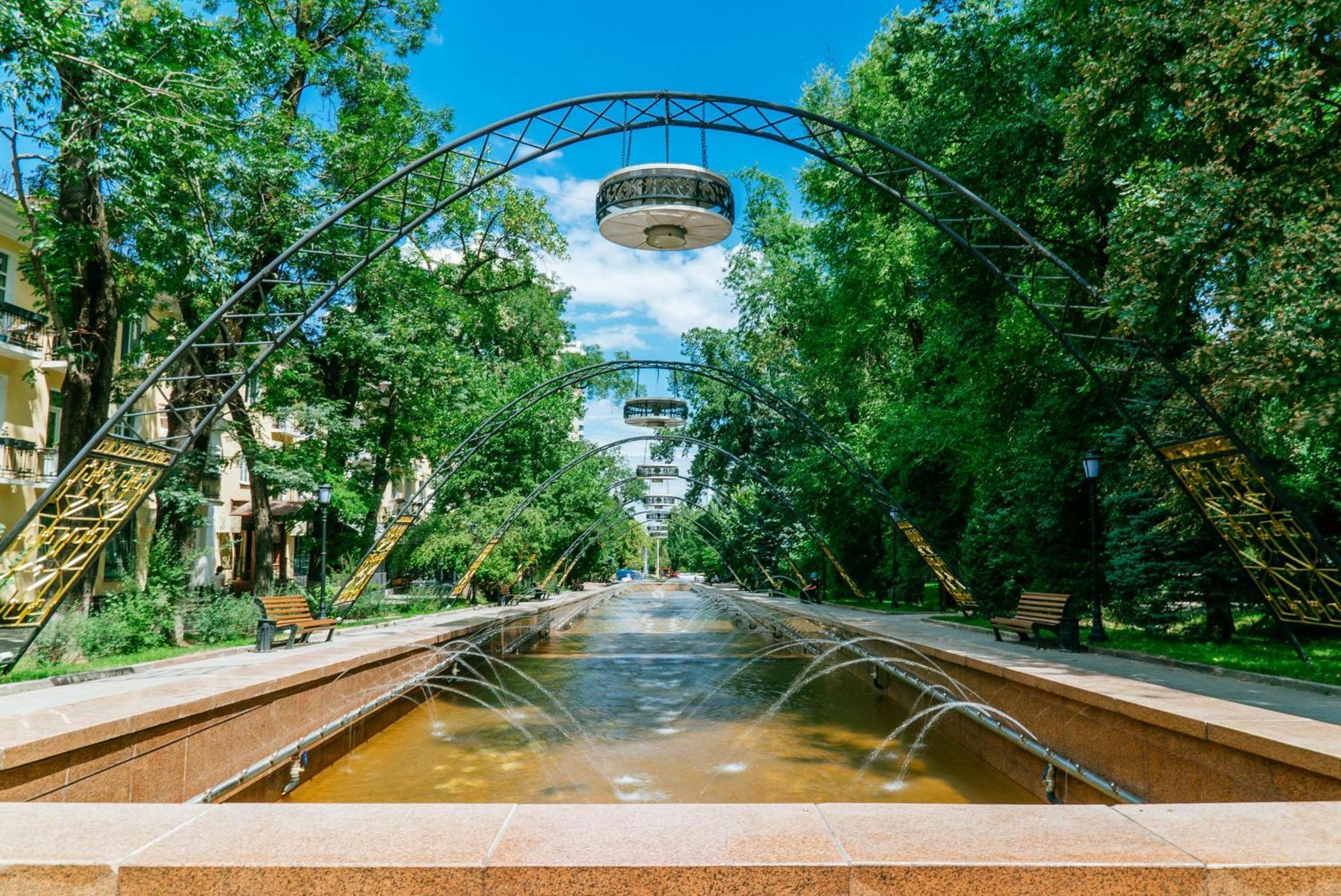 Nadezhda Apartments On Abylay Khan Ave 121 Alma-Ata Buitenkant foto